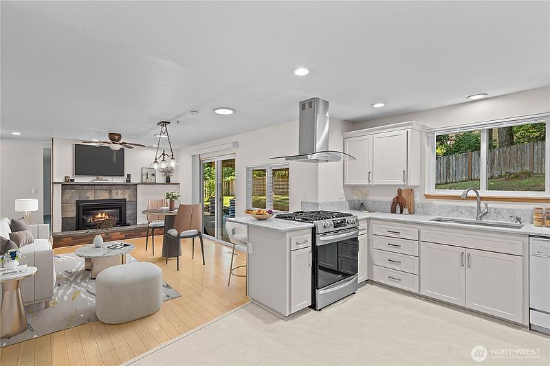 3rd image of 6712 53rd Street W