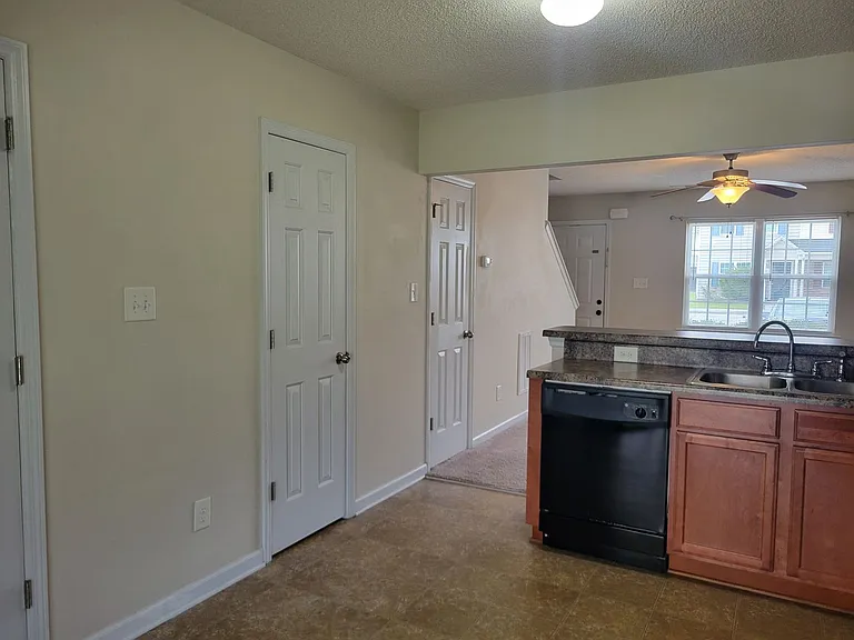 1002 Ornate Dr — Photo 31