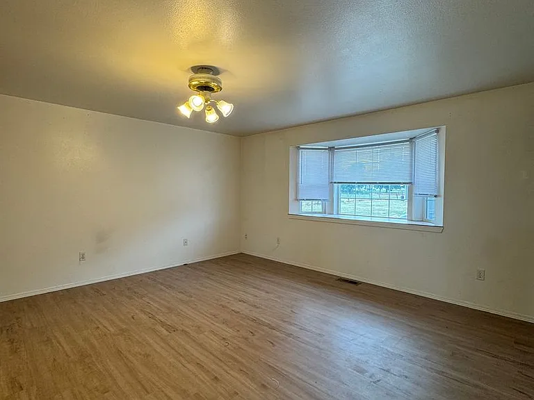903 E White Birch Ave — Photo 7