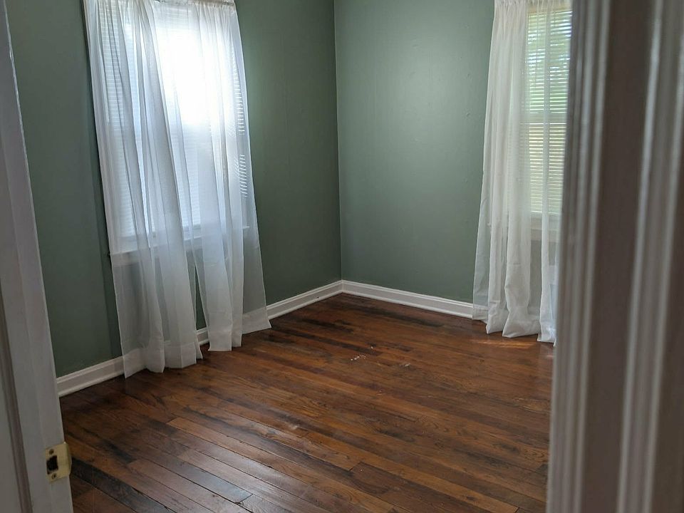 1st image of 437 Linden Cir