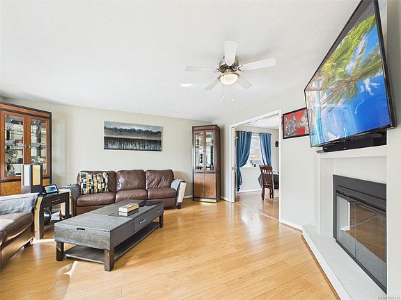 2nd image of 891 Esslinger Rd