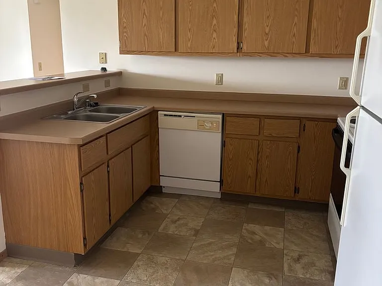 225 Tamarack Dr — Photo 5