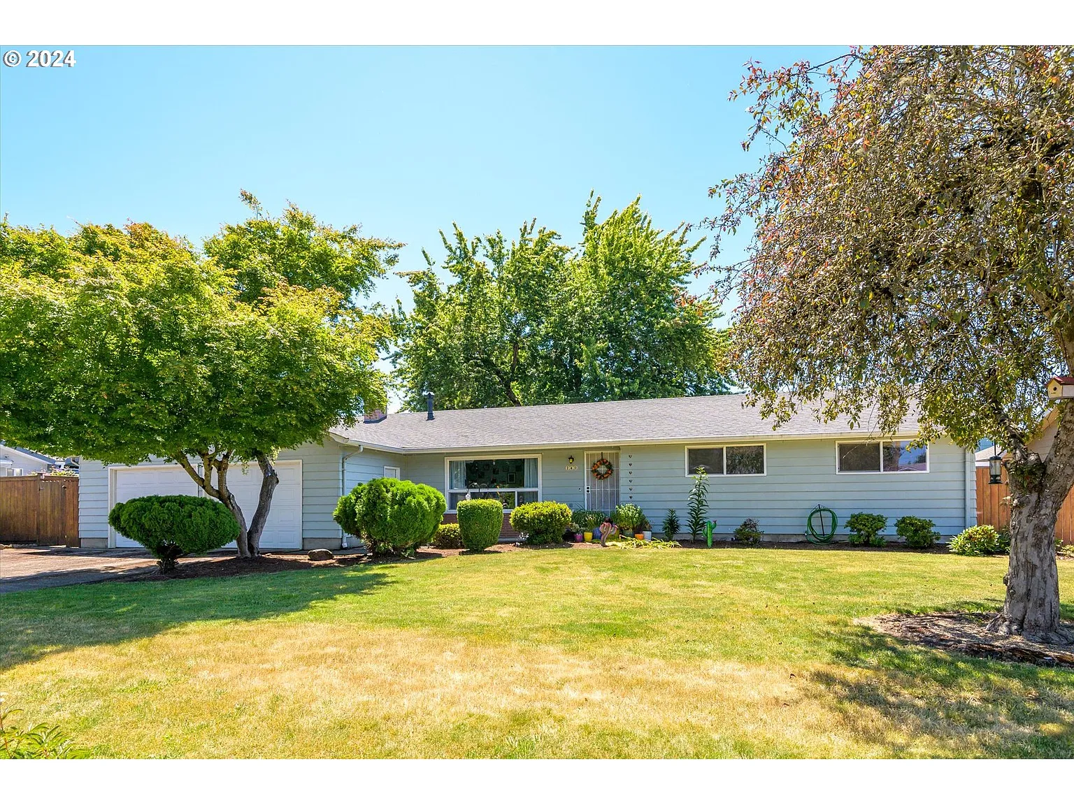 740 Silver Ln photo 1