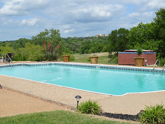 3rd image of 1305 Woodland West Dr