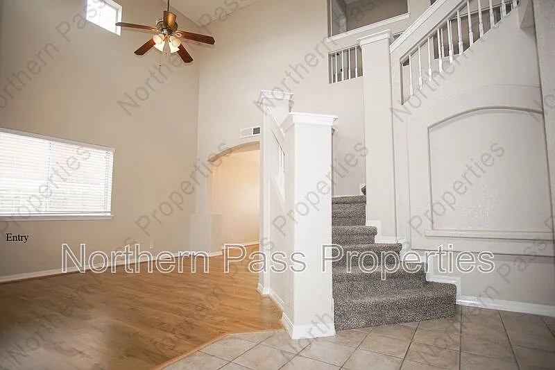 4 bed, 2.5 bath, 2330 sqft, $1,795 — Photo 3