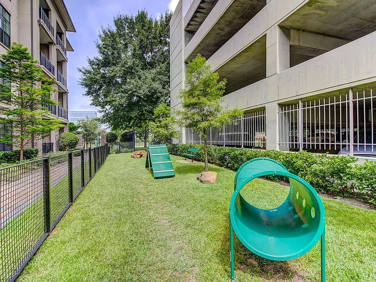 Arlo Westchase — Photo 22