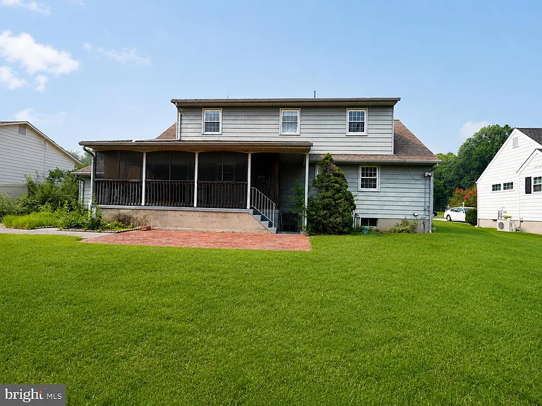 300 Wilson Ave — Photo 23