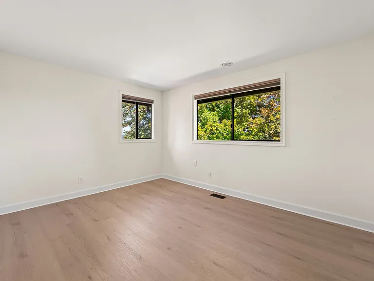 Upstairs Bedroom 2
