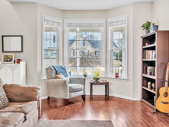 3rd image of 12 Perkins Ct