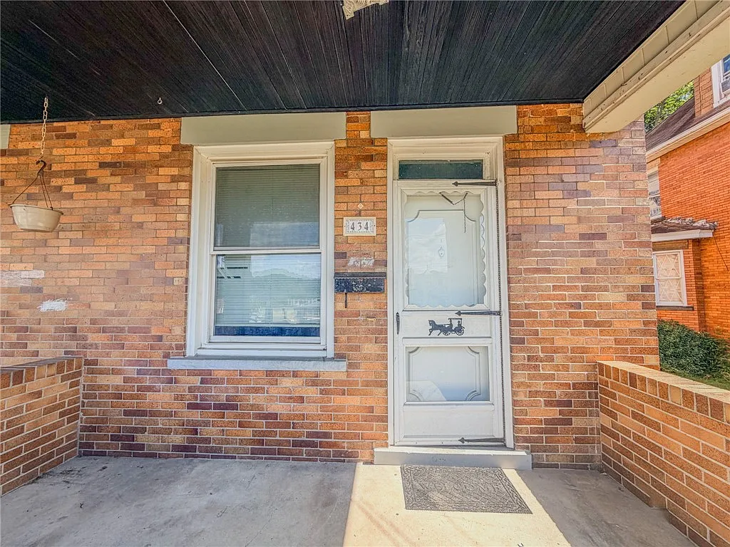 3 bed, $1,200 — Photo 3
