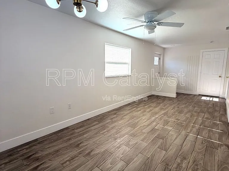 6905 1/2 N Duncan Ave #A — Photo 4