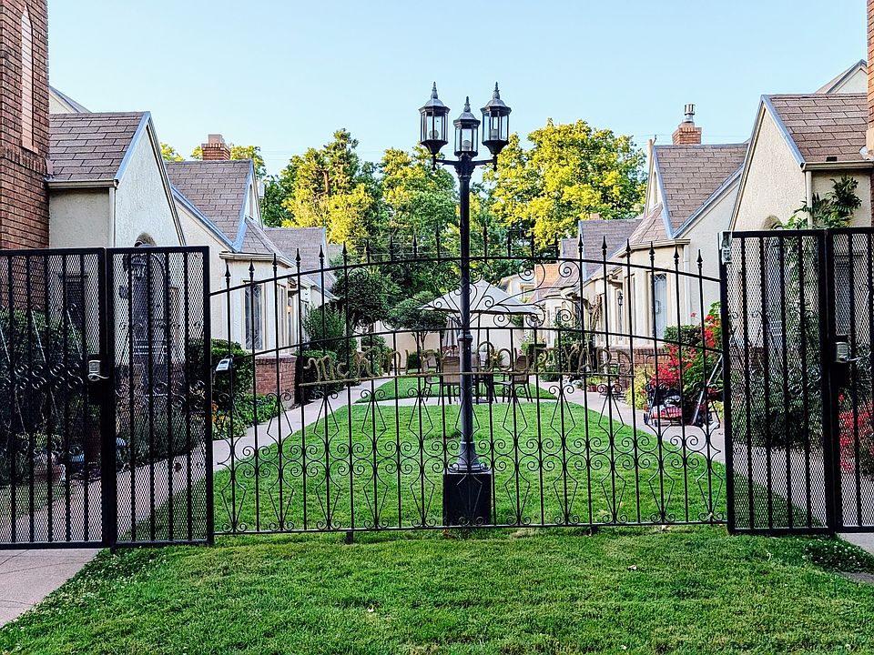 You'll fall in love with the park-like courtyard.