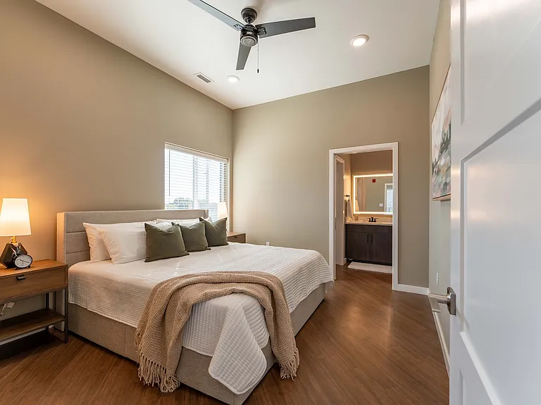 1364 E Battlefield Rd — Photo 170