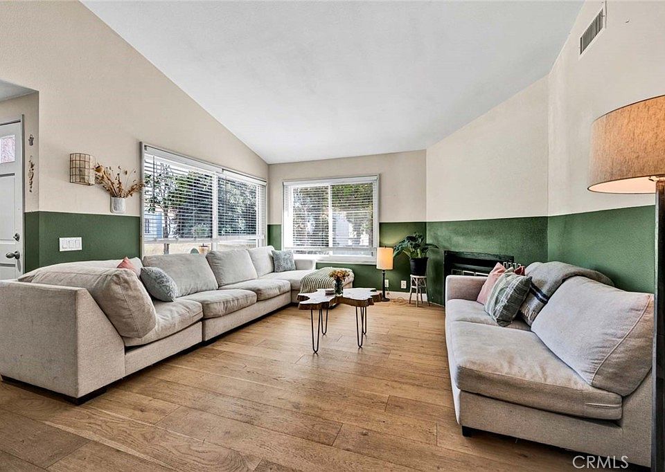 1st image of 429 Deerfield Ave