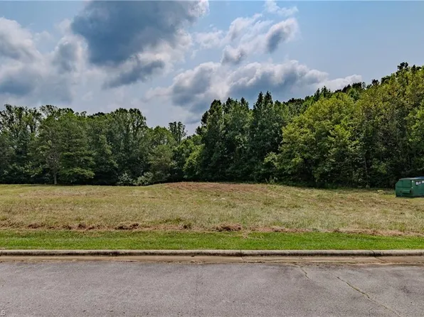 Heatherly Creek Dr, Pilot Mountain, NC 27041