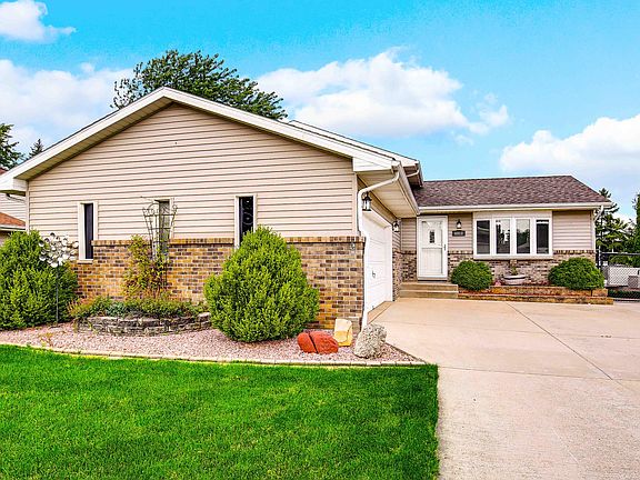 2nd image of 6912 W 86th Pl