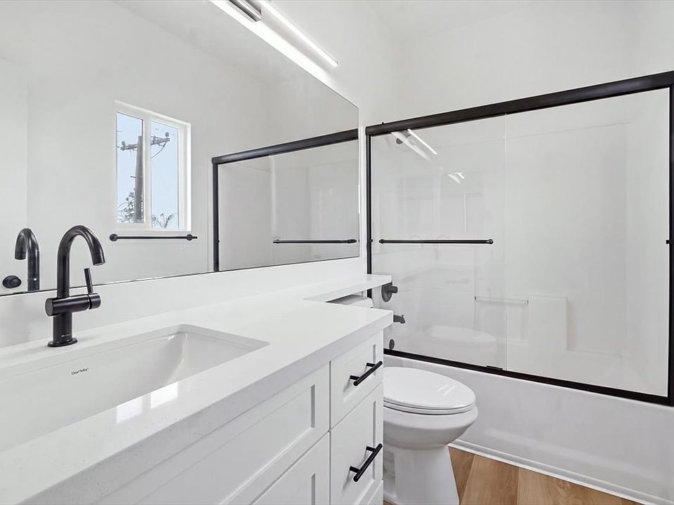Plan A - Third Floor - Bathroom 2