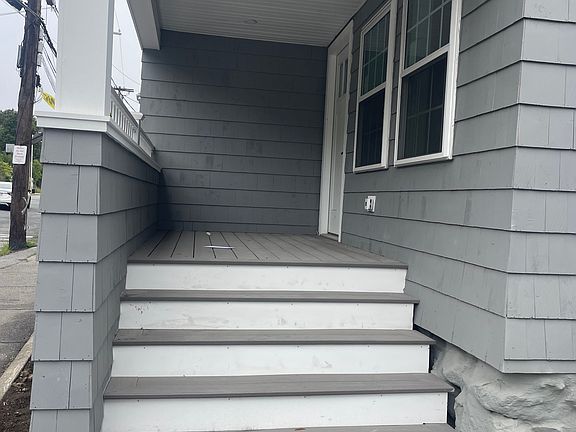 4th image of 491 Humphrey St #1