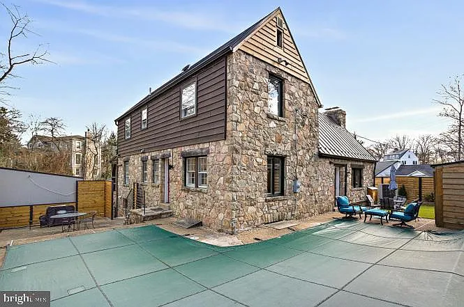 2347 S Arlington Ridge Rd — Photo 29