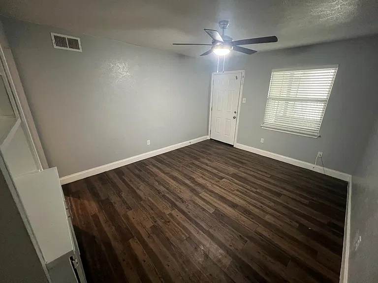 Hampton Gardens Apartment — Photo 41
