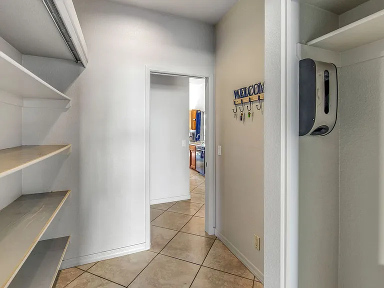 1800 Burgundy Dr — Photo 45