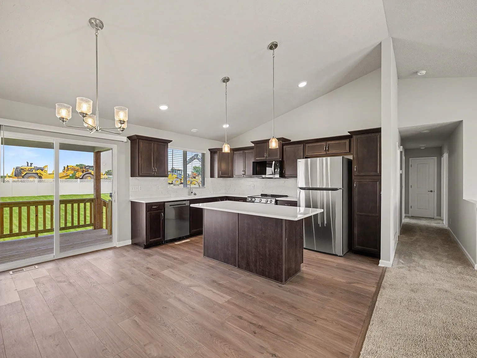 3 bed, 1640 sqft, $3,195 — Photo 4