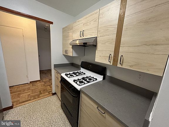 3rd image of 4000 Tunlaw Rd NW APT 223