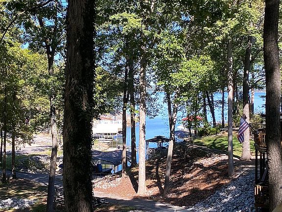 4th image of 143 Castle Dr