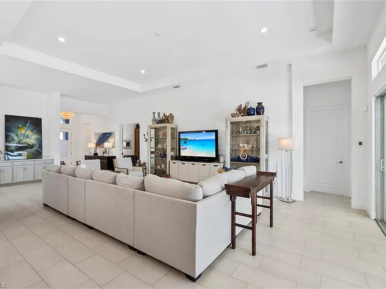 15394 Turin Dr — Photo 7