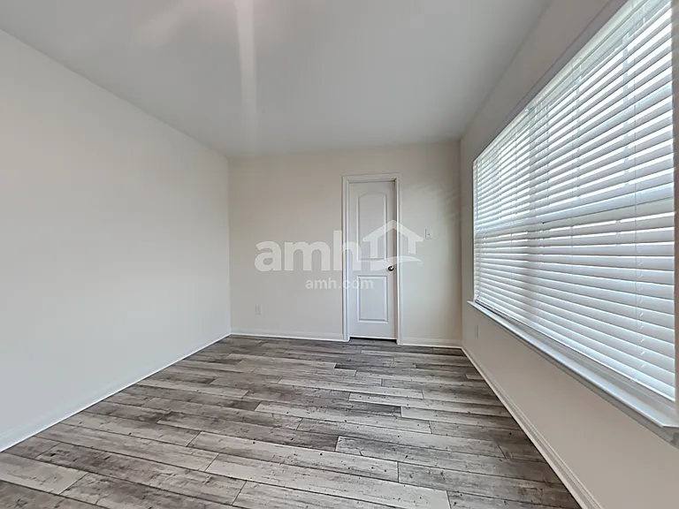 1211 Treeta Trl — Photo 18