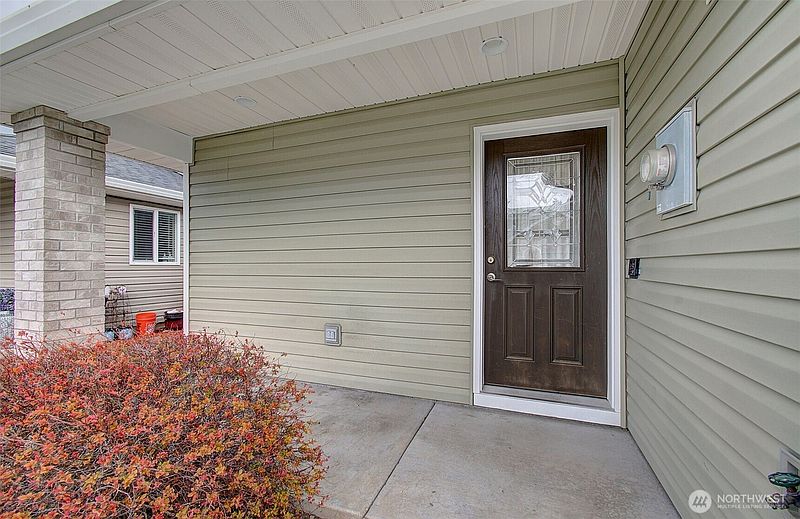 4th image of 7618 NE 61st Way