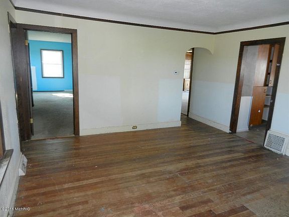 4th image of 5709 138th Ave