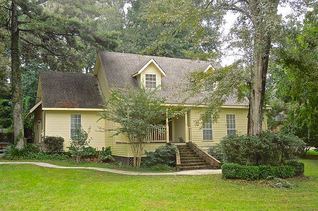 1st image of 200 Cottonwood Ln