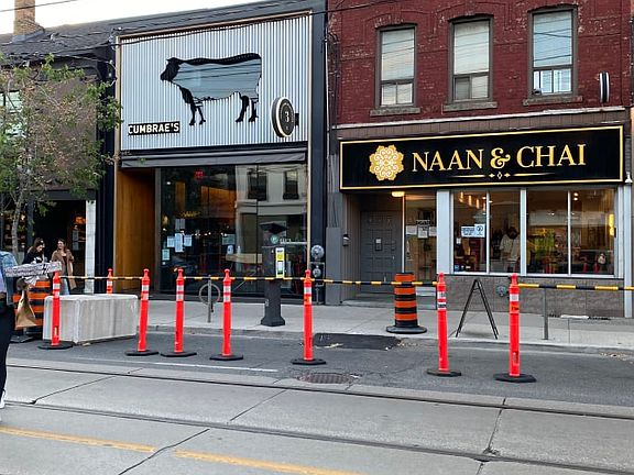 3rd image of 712 Queen St W