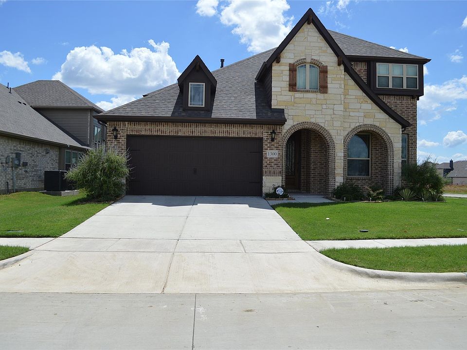 1st image of 1300 Arrowwood Dr
