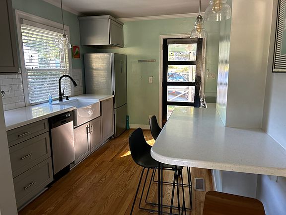 Dine in kitchen with barstools included. Glass door opens to screen porch.