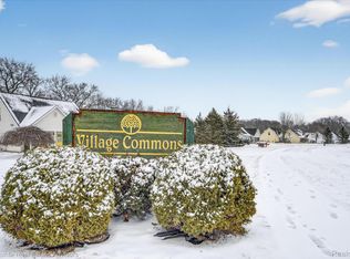 711 Cattail Ln, Pinckney, MI