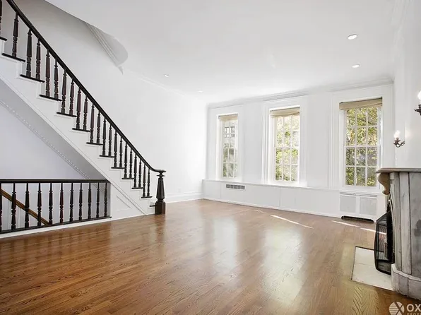 325 East 50th Street image 8 of 13