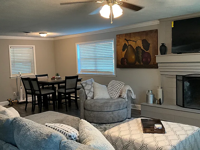 2308 Redbud Ln — Photo 11