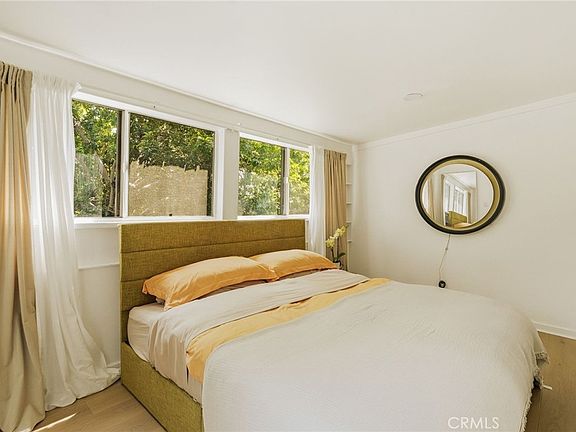 4th image of 5924 Hayes Ave
