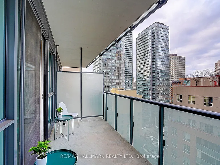 15 Grenville St #1406 — Photo 36