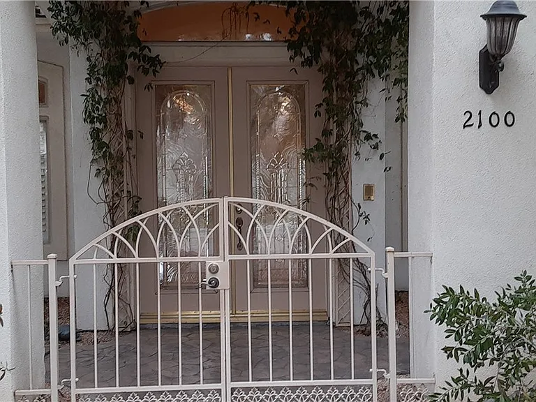 2100 Bogart Ct — Photo 2