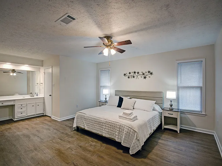 4515 Ridgewood Rd — Photo 2