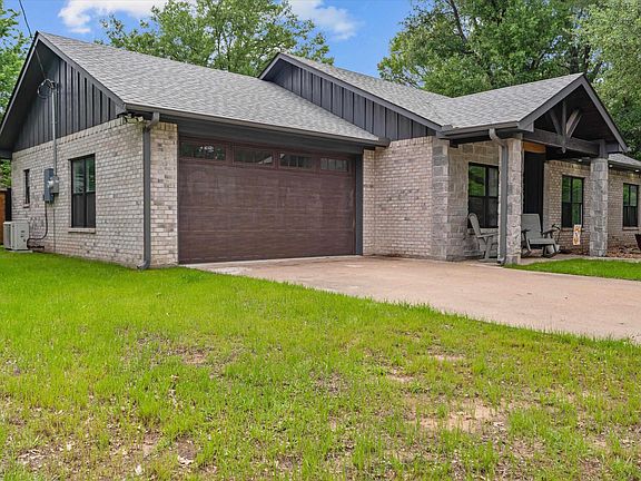 3rd image of 105 McLean Dr