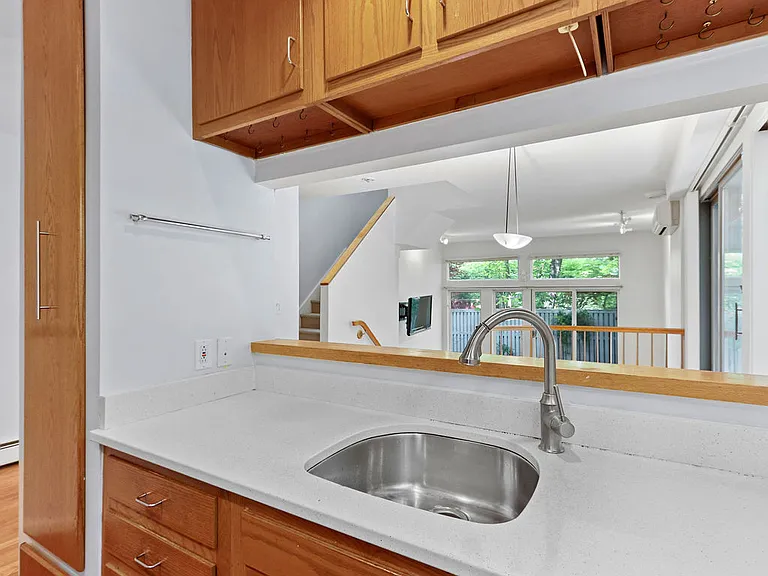 336 Harvard St #E — Photo 4