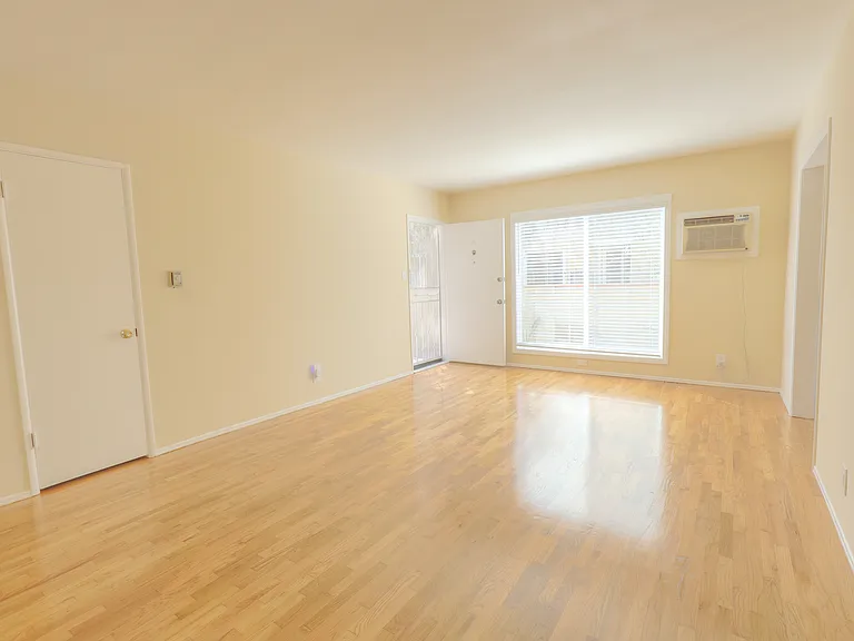 10459 Riverside Dr #A — Photo 7