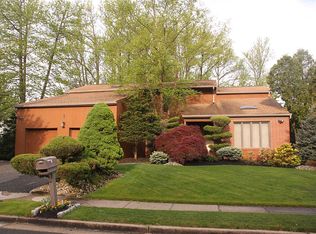 3 Cranbury Ct, Edison, NJ 08820