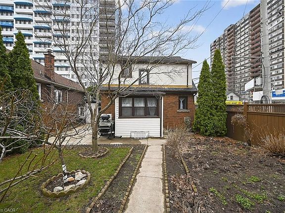 2nd image of 144 Hunter St W
