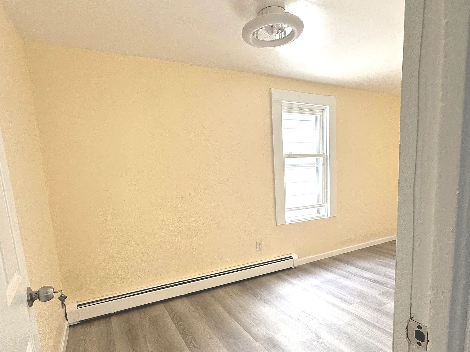 3 bed, 950 sqft, $2,199 — Photo 4