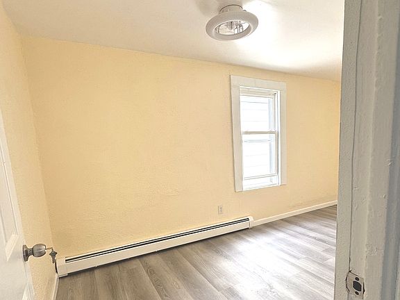 4th image of 160 Pierson St #2